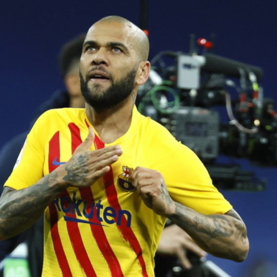 Alves izgubio status legende u Barseloni