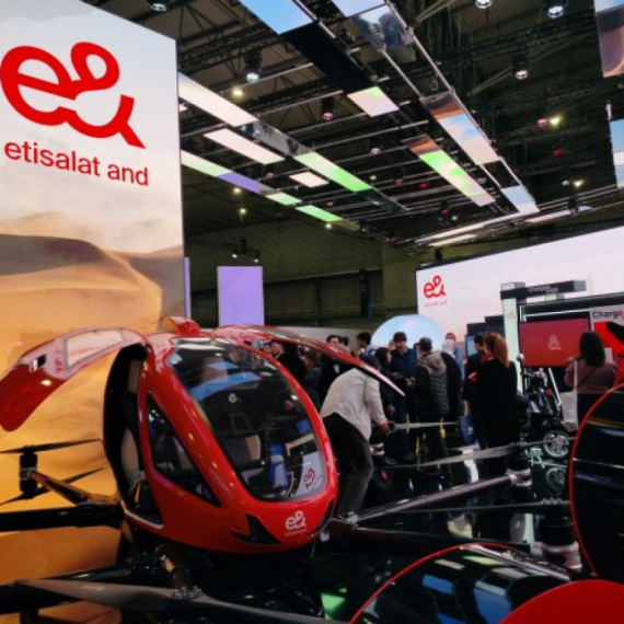 Posetili smo MWC 2024 u Barseloni: Psi-roboti, podvodni dronovi i prozirni ekrani FOTO/VIDEO