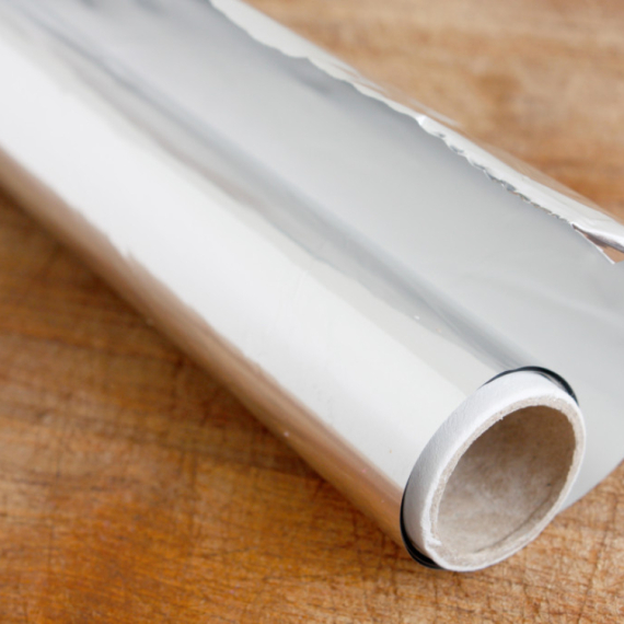 Čemu služi sjajna, a čemu mat strana aluminijumske folije