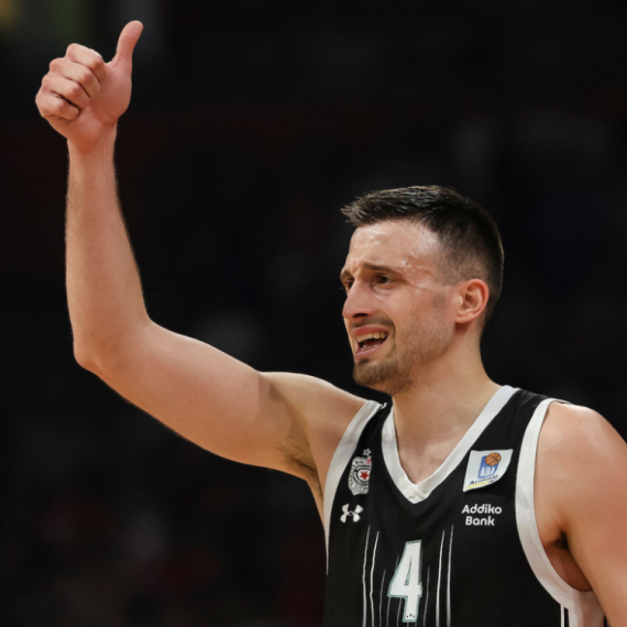 Sve je gotovo: Avramović predstavljen u novom klubu FOTO