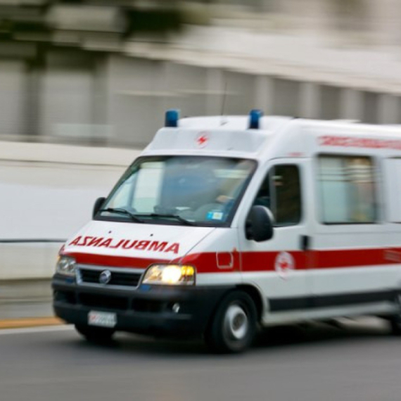Hitna pomoć: Muškarac povređen u udesu u Batajnici