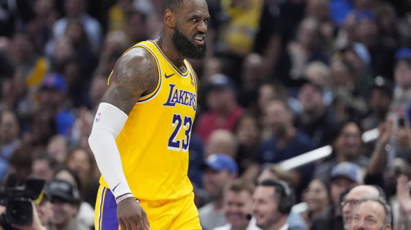 Lebron je neuništiv – veliki preokret Lejkersa u derbiju Los Anđelesa VIDEO