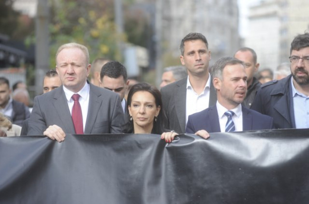 Opozicioni mediji šire paniku uoči sednice Skupštine: Srbija će biti crna, postaje Sahara FOTO