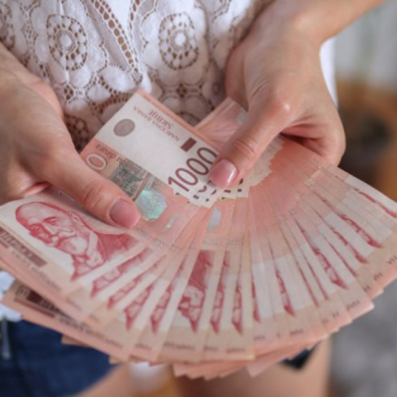 Zrenjanin novčano pomaže parove: 200.000 dinara po odobrenom zahtevu