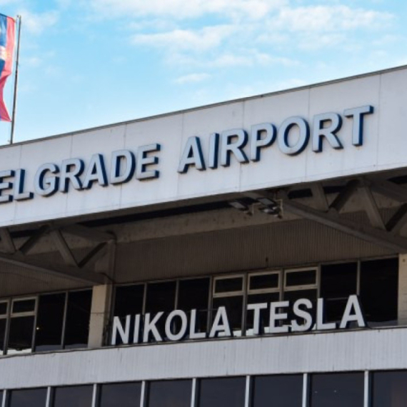 Dramatičan video sa aerodroma "Nikola Tesla": Putnici hrle ka izlazu VIDEO