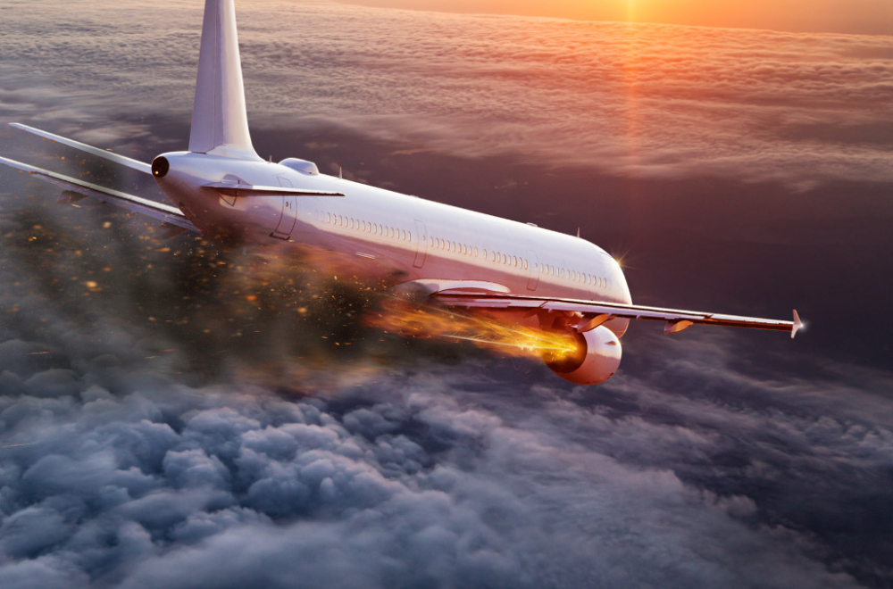 Avion prizemljen nakon udarca: Putnici u panici; Dramatični snimci FOTO/VIDEO