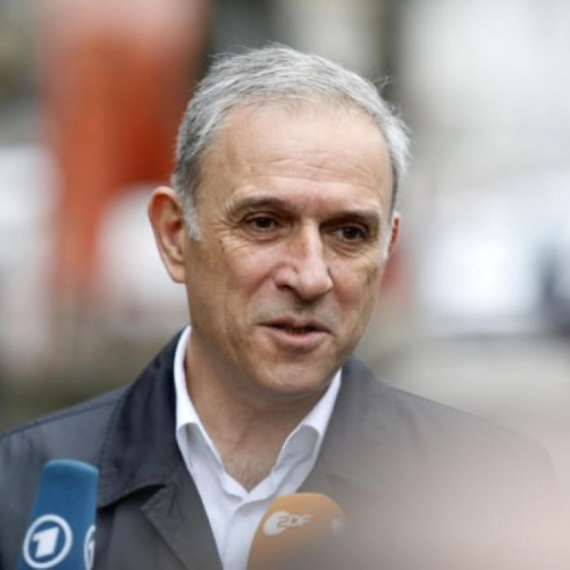 Ponoš umesto da se "pokrije ušima" počeo da priča o KiM; Dali Albancima sve što se moglo dati VIDEO