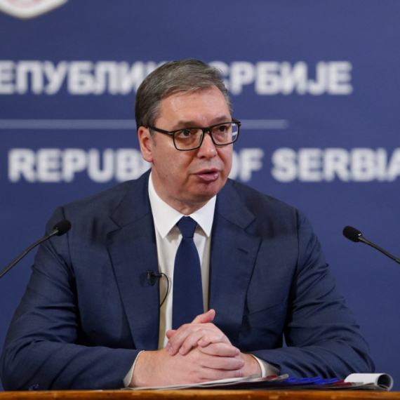Vučić: Tražićemo alternativne načine da šaljemo novac na KiM VIDEO