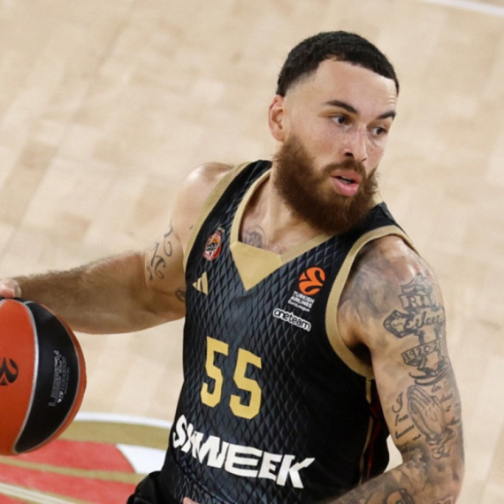 Džejms MVP meseca – samo Mirotić ispred njega