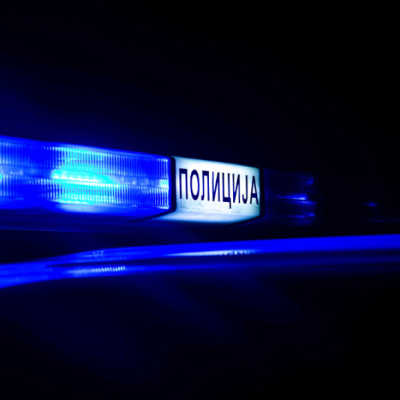 Pijan i pod uticajem lekova udario u tri parkirana automobila