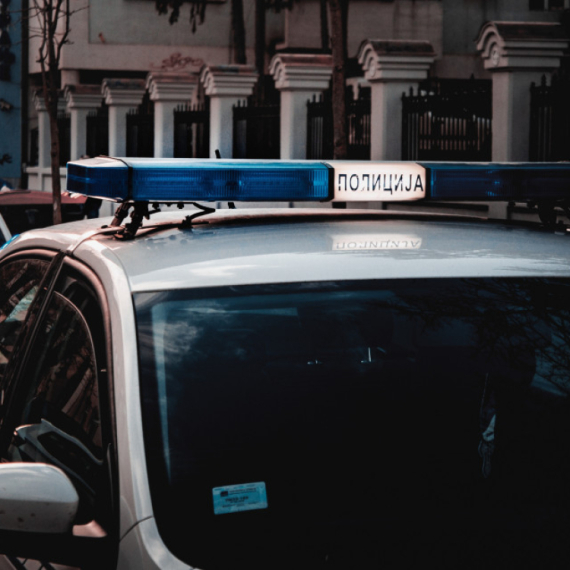 Vozač udario ženu na pešačkom prelazu: Policija traga za njim