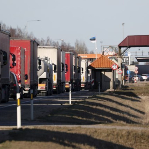 Kolona na Batrovcima, kamioni čekaju 10 sati