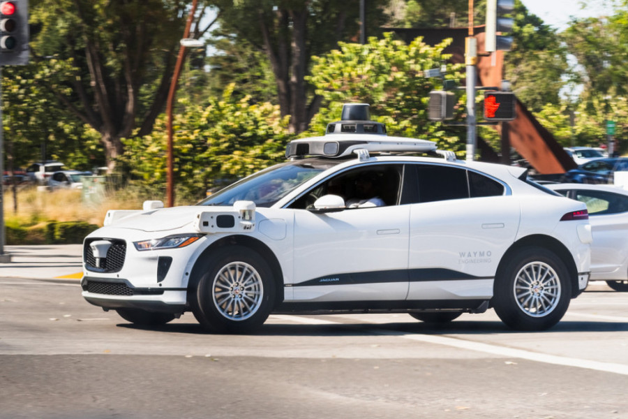 Volkswagen prestigao Teslu u trci za robotaksije!