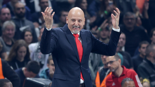 Obradović aplauzom pozdravio navijače Zvezde VIDEO