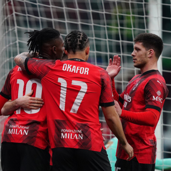 Jović i Milan jači od Slavije, Marsej sa četiri torpeda u "podmornicu"