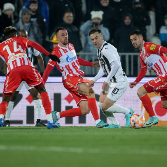 Igrajte fudbal