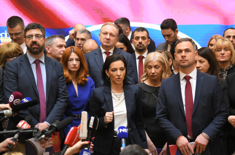 Demokratska stranka izvršitelje pripisuje Vučiću, a uveli ih Đilas i Marinika Tepić VIDEO