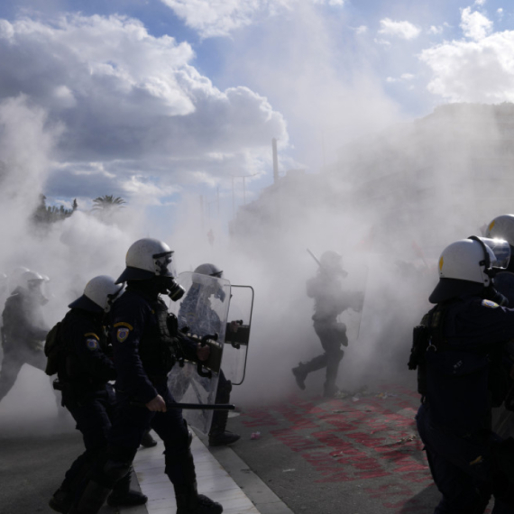 Zavladao je haos, sukobi sa policijom FOTO/VIDEO