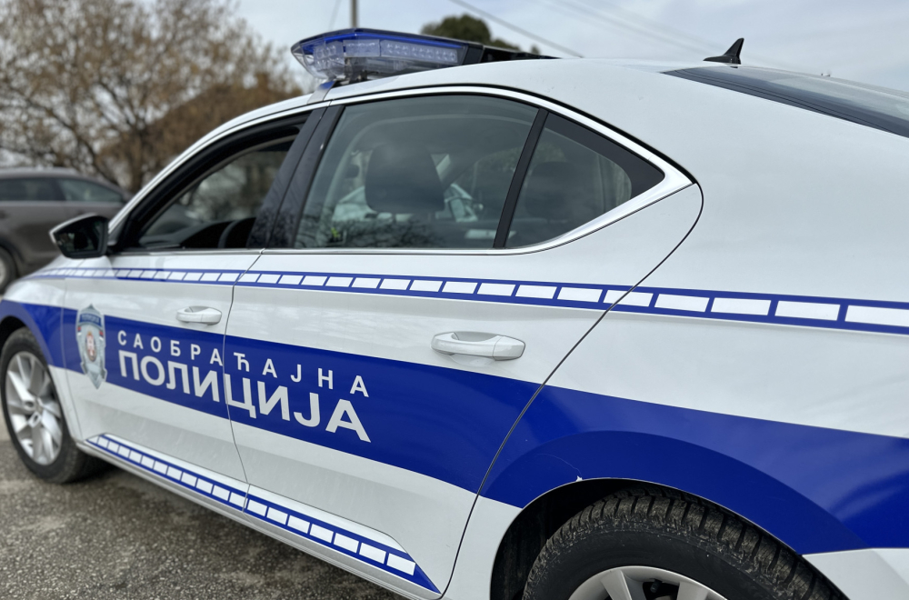 Velika zaplena novopazarske policije: Zaustavili kombi i pronašli 6.000 paklica cigareta