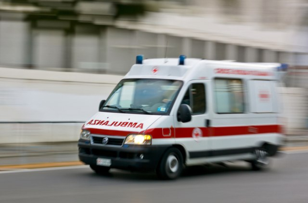 Posvađao se sa devojkom, pa pijan skočio sa drugog sprata
