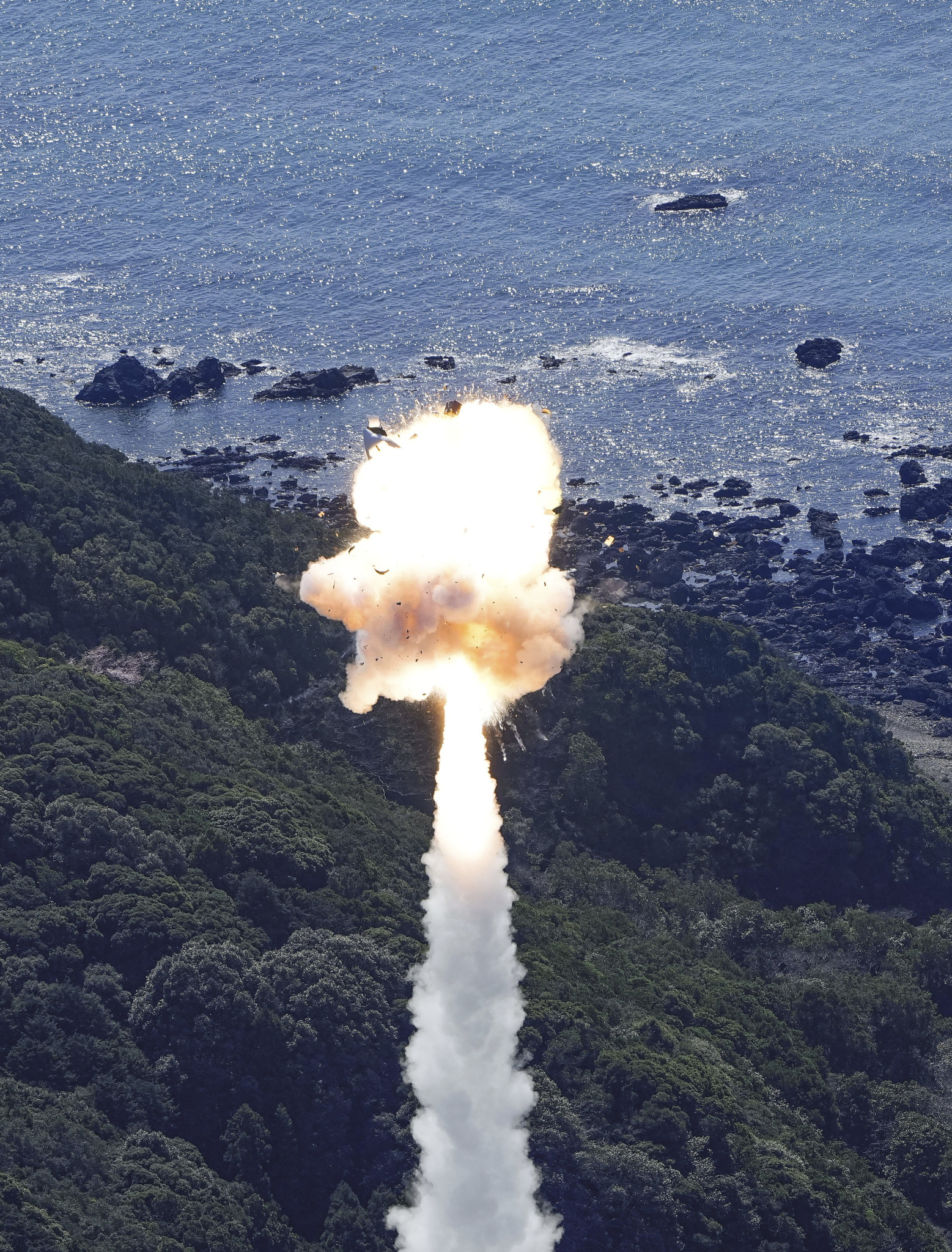 Raketa eksplodirala nakon poletanja FOTO