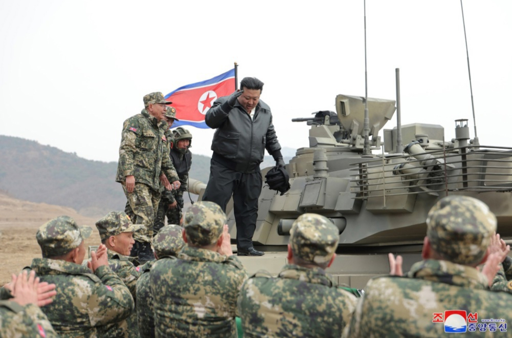 Nova provokacija? Kim u "najmoćnijem tenku na svetu"