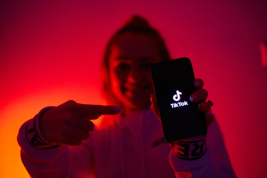 TikTok pod lupom – Evropa ih ganja zbog izazivanja zavisnosti