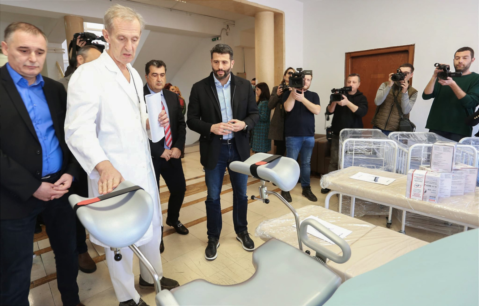 Šapić: Novac od akcije Bebi parking-mesto ulaže se direktno u opremanje porodilišta FOTO