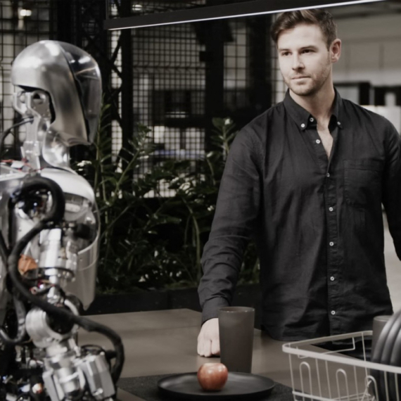 Humanoidni robot impresionirao ali i preplašio sve VIDEO