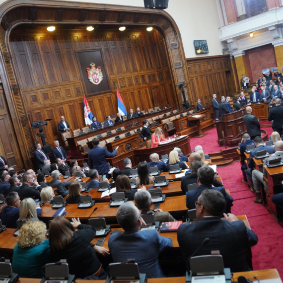 Završena sednica skupštine: Opozicija "razobličena", Brnabić pokazala šta su sve prodali na KiM FOTO/VIDEO