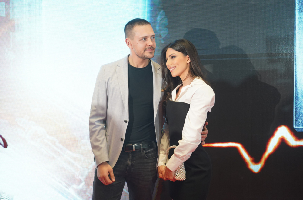 Biković raznežio fotografijama: Uživa u šetnji sa naslednikom FOTO