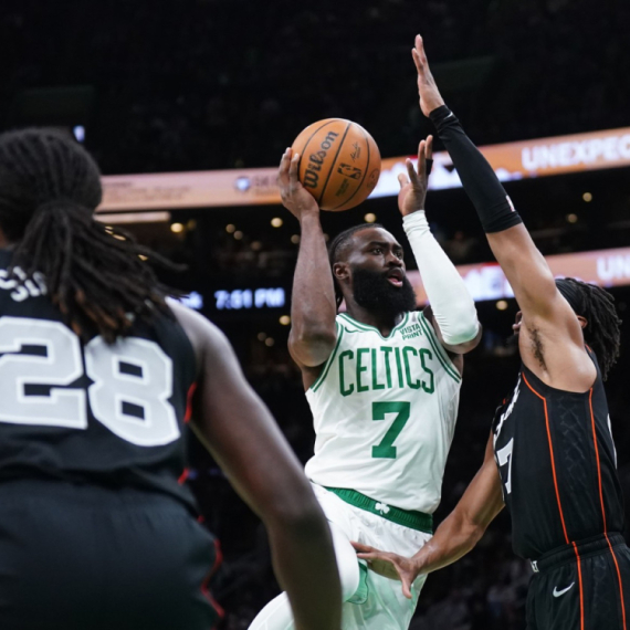 Boston ne staje, 31 poen Brauna u pobedi nad Pistonsima VIDEO