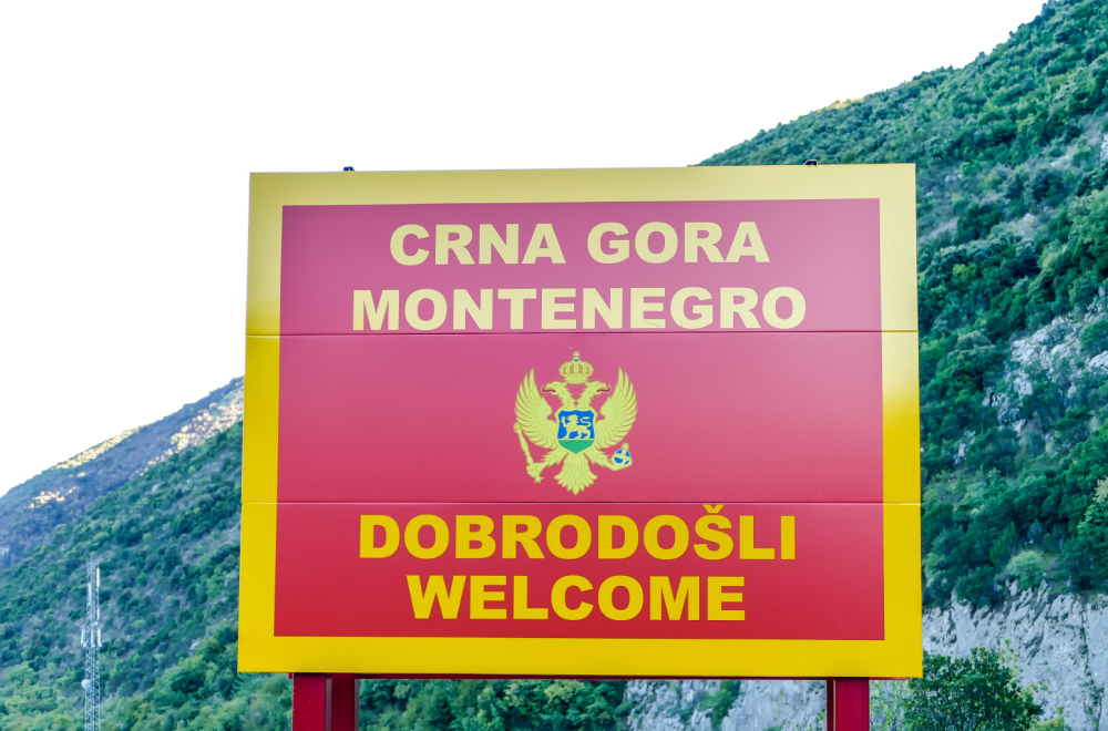 "Ljudi u panici beže iz Crne Gore"