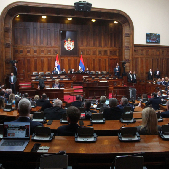 Završena burna sednica u Skupštini: Radenović očitao bukvicu opoziciji, usledio gromoglasan aplauz VIDEO