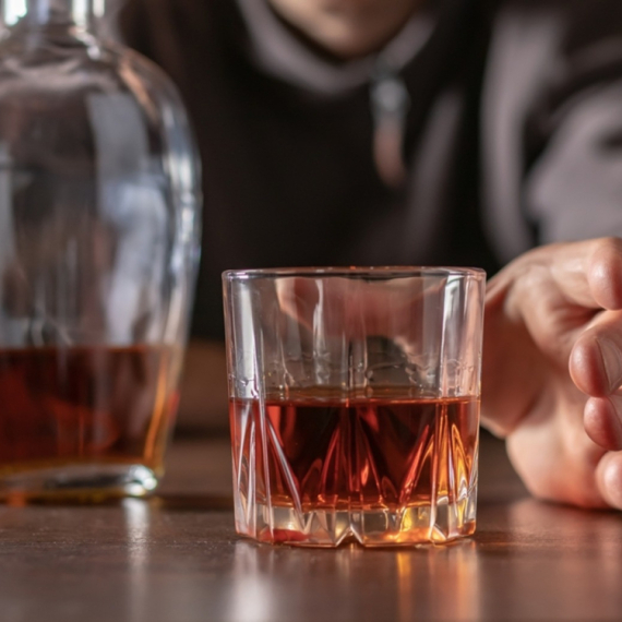 Masovno trovanje alkoholom: Stradalo 54 ljudi, najmanje 142 hospitalizovano
