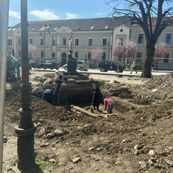 Pronađen skelet ispred čačanske gimnazije: Evo o čemu se radi FOTO