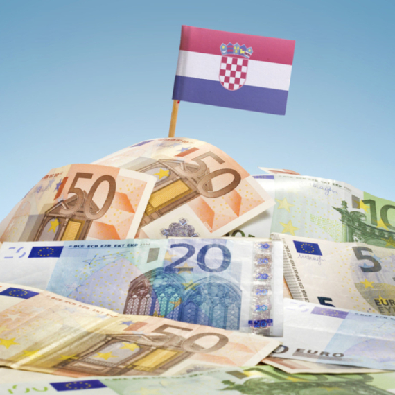 Prosečna plata u Hrvatskoj 1.239 evra
