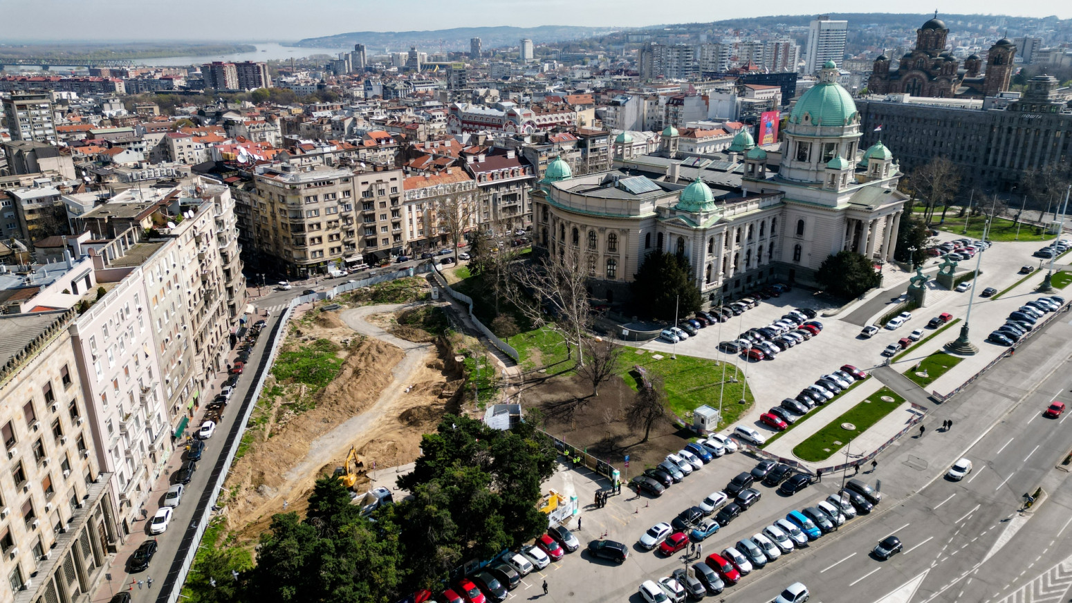 Šapić obišao radove na podzemnoj garaži u Vlajkovićevoj: Beograd dobija 2.600 novih parking mesta
