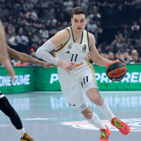 Hezonju nasmejalo pitanje o Jabuseleu i "grobarima": Pevaću mu VIDEO