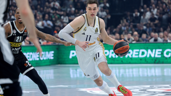 Hezonju nasmejalo pitanje o Jabuseleu i "grobarima": Pevaću mu VIDEO