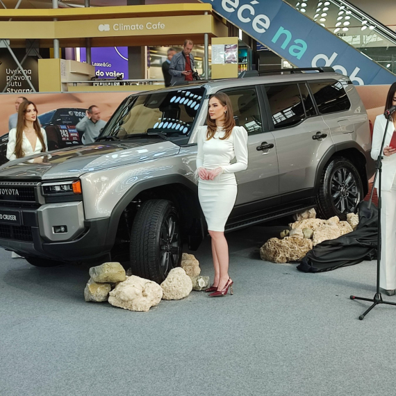 Pretpremijera na sajmu: Legendarni Toyota Land Cruiser FOTO