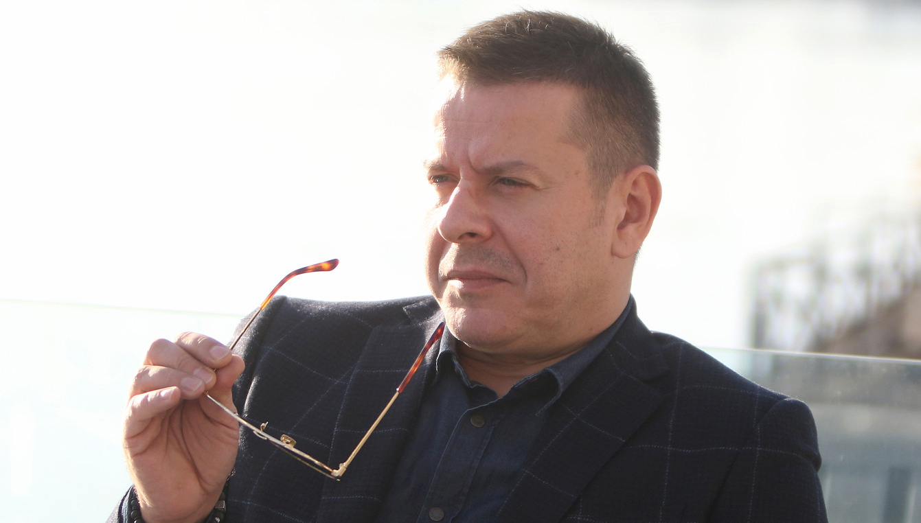 Vlado Georgiev "rešio" Pitagoru i Aristotela: Pevač ponovo o ravnoj Zemlji FOTO