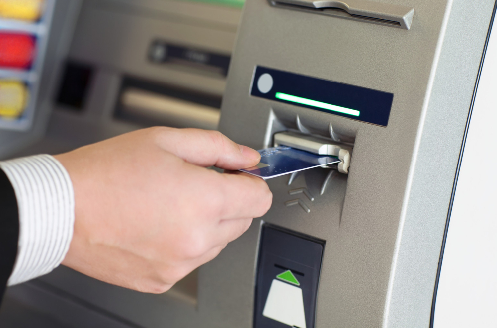 Koliko košta podizanje gotovine na bankomatima u inostranstvu?