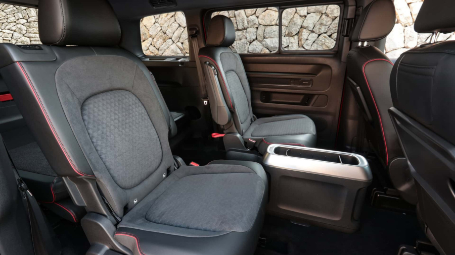Deda mu je bio miljenik hipika i terorista, a najnoviji VW kombi je snagator na struju