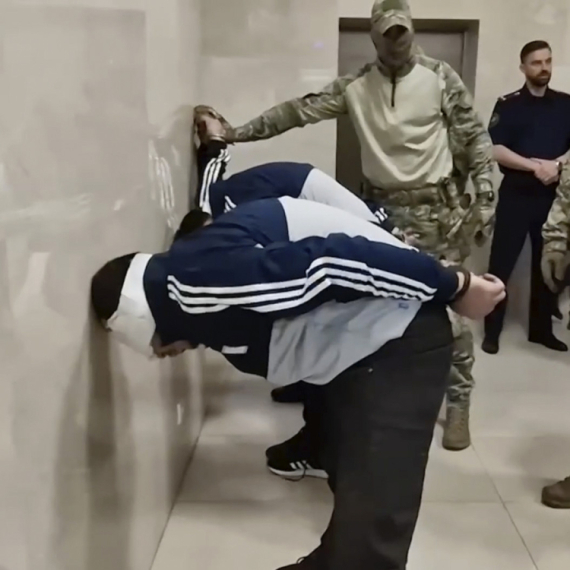 Objavljeni snimci: Evo ih, jednom fali uvo, drugom oko, a treći je u kolicima VIDEO