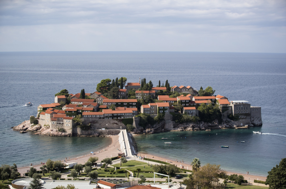 "Sveti Stefan da proradi ili raskidamo ugovor"