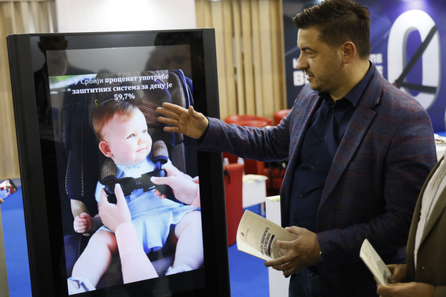 Samo 60 odsto roditelja u Srbiji prevozi decu na bezbedan način