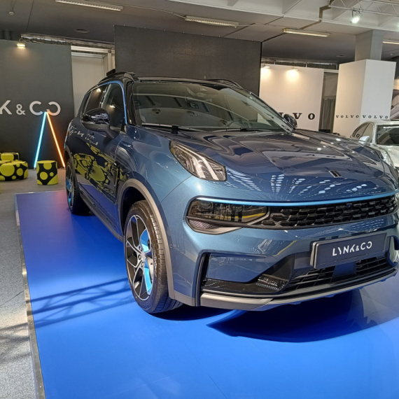 Novajlija u Srbiji: Lynk&Co premijerno na sajmu FOTO
