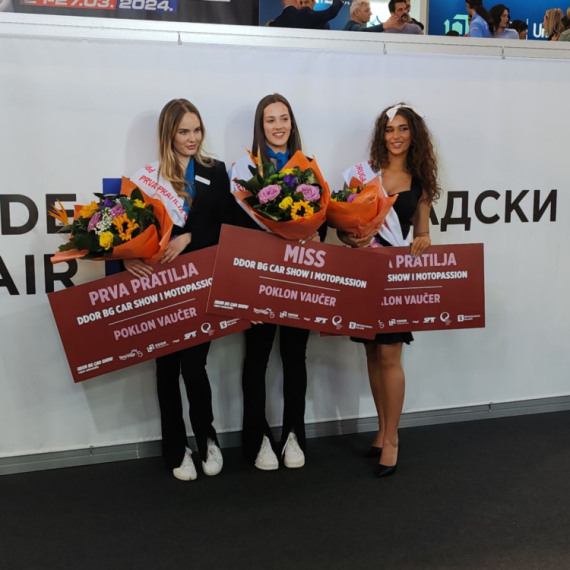 Izabrana Mis sajma automobila: Ovo su najlepše hostese FOTO