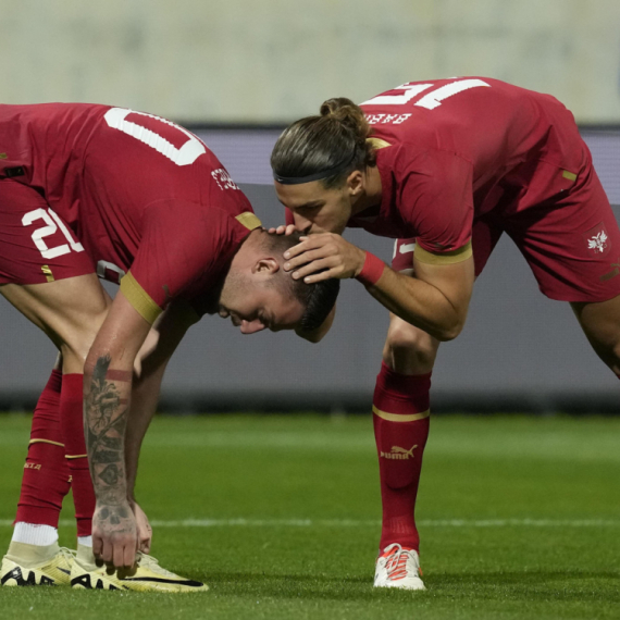 Srbija pobedila i zabrinula – Tadić u istoriji, Mitrović promašio penal